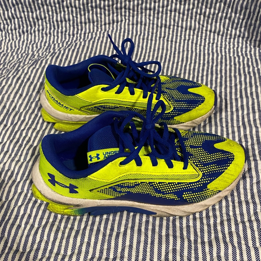 Under Armour. Size 5Y. Youth/Boys. Bright Green & Blue.